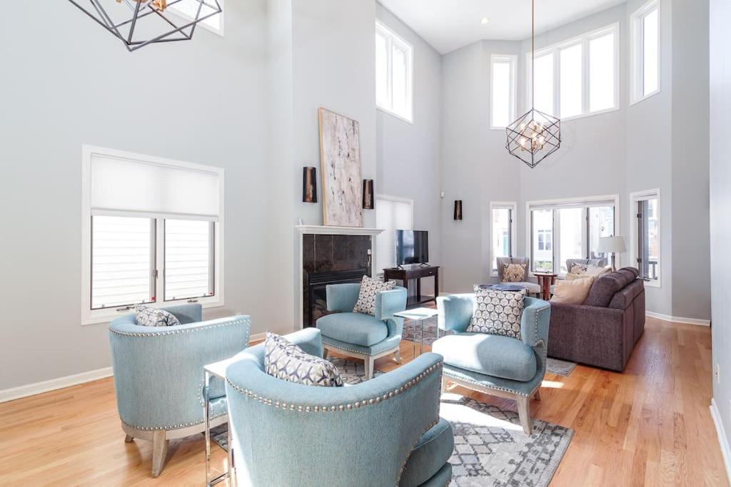 הוילה Eclectic Stylish And Cozy Milwaukee Unit מראה חיצוני תמונה