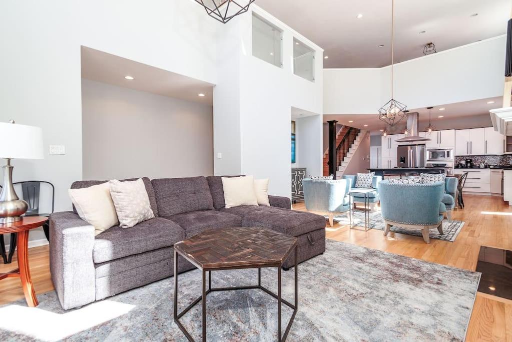 הוילה Eclectic Stylish And Cozy Milwaukee Unit מראה חיצוני תמונה