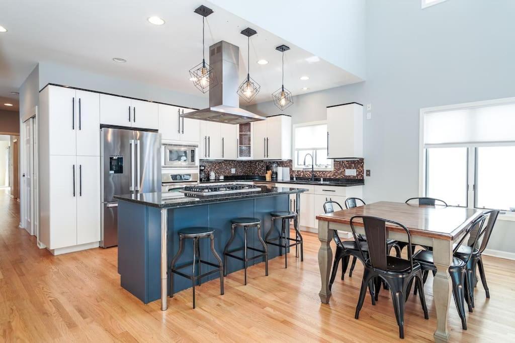 הוילה Eclectic Stylish And Cozy Milwaukee Unit מראה חיצוני תמונה