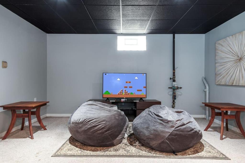 הוילה Eclectic Stylish And Cozy Milwaukee Unit מראה חיצוני תמונה