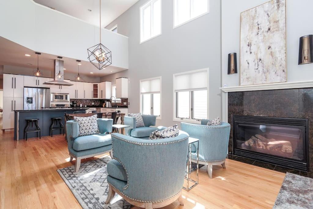 הוילה Eclectic Stylish And Cozy Milwaukee Unit מראה חיצוני תמונה