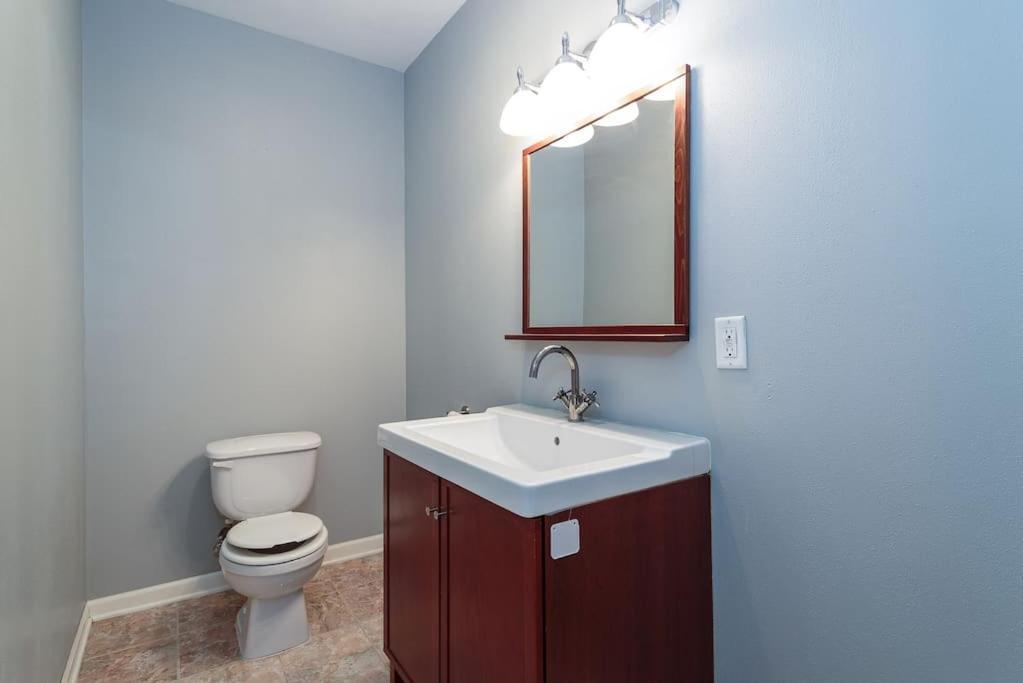 הוילה Eclectic Stylish And Cozy Milwaukee Unit מראה חיצוני תמונה