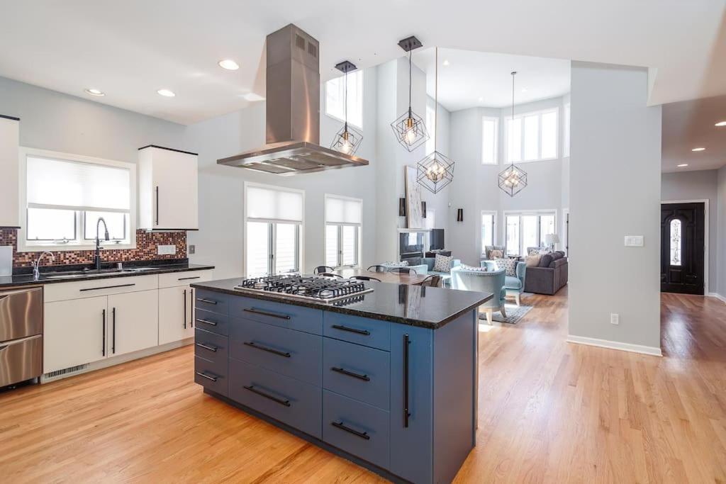 הוילה Eclectic Stylish And Cozy Milwaukee Unit מראה חיצוני תמונה