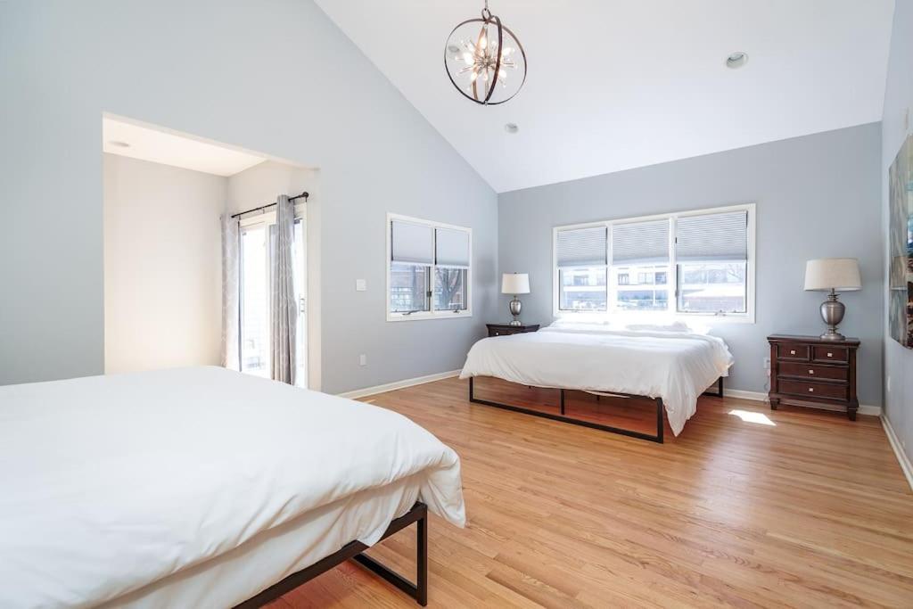 הוילה Eclectic Stylish And Cozy Milwaukee Unit מראה חיצוני תמונה
