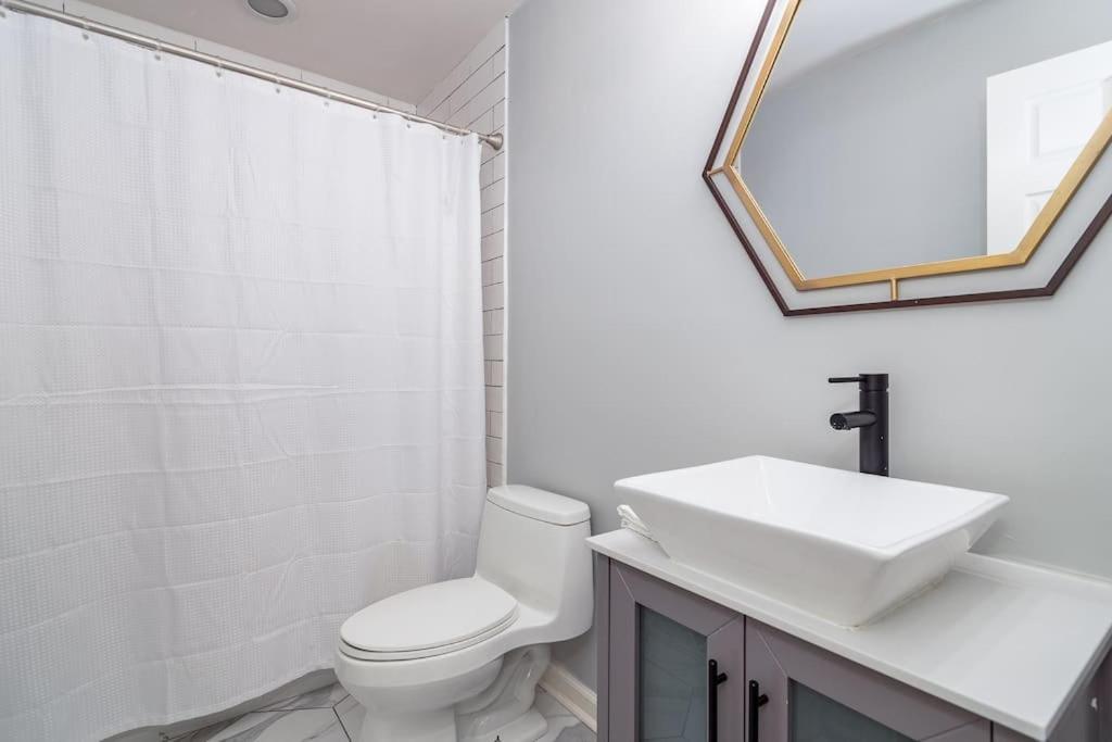 הוילה Eclectic Stylish And Cozy Milwaukee Unit מראה חיצוני תמונה