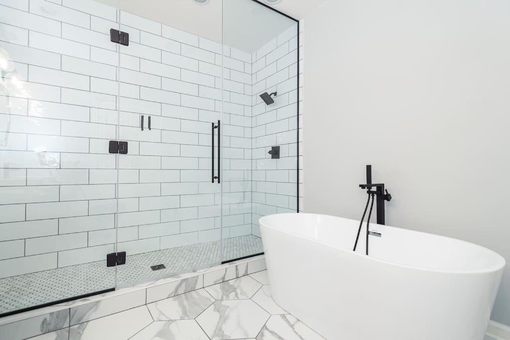 הוילה Eclectic Stylish And Cozy Milwaukee Unit מראה חיצוני תמונה
