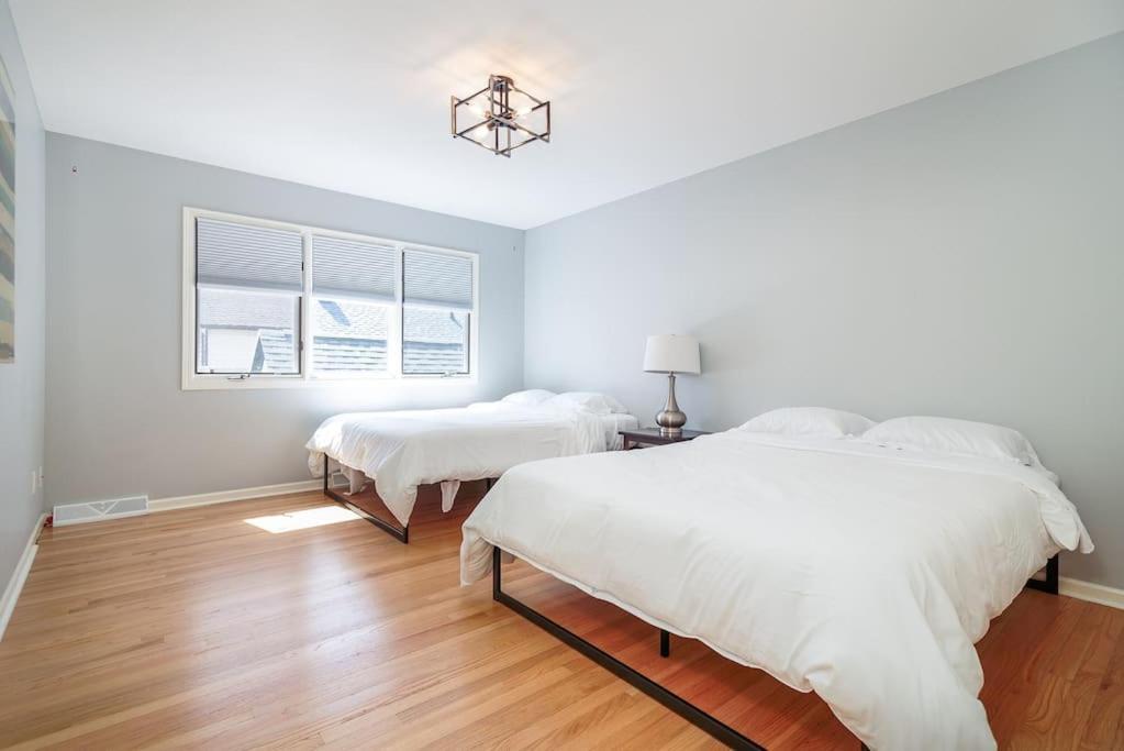 הוילה Eclectic Stylish And Cozy Milwaukee Unit מראה חיצוני תמונה