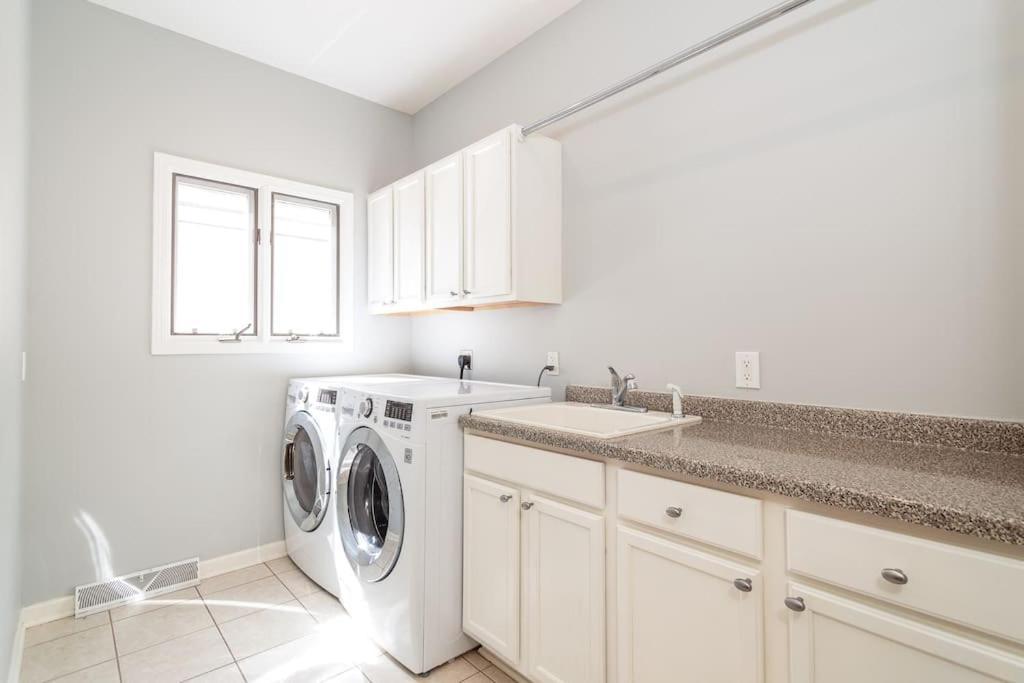 הוילה Eclectic Stylish And Cozy Milwaukee Unit מראה חיצוני תמונה