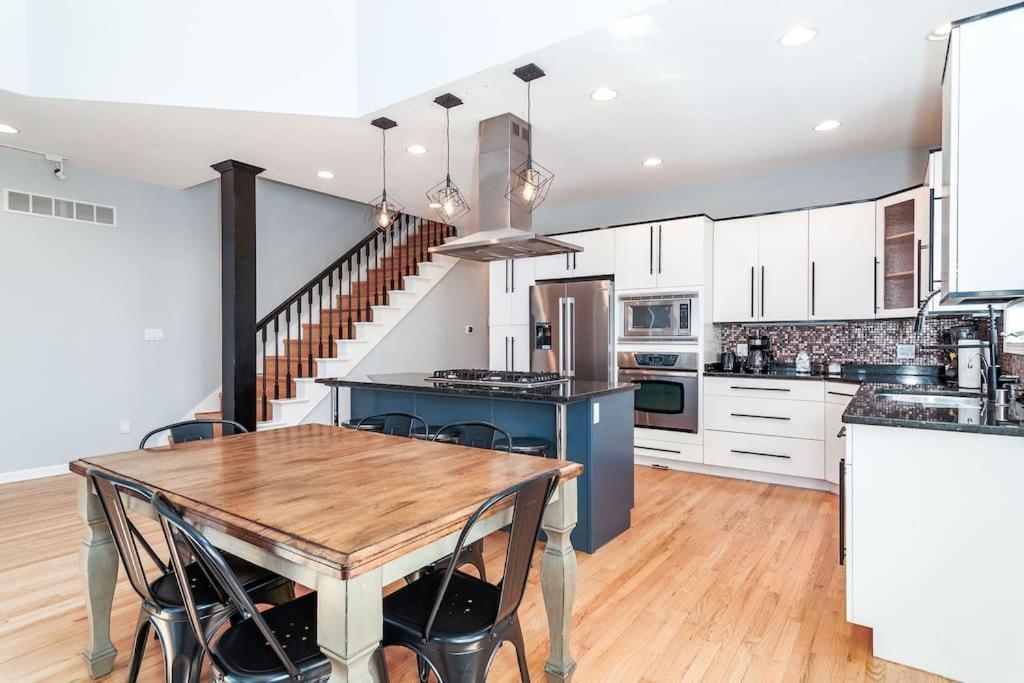 הוילה Eclectic Stylish And Cozy Milwaukee Unit מראה חיצוני תמונה