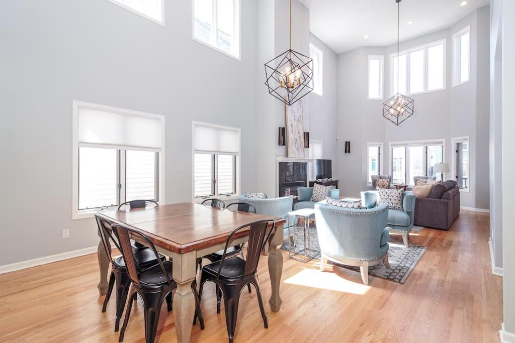 הוילה Eclectic Stylish And Cozy Milwaukee Unit מראה חיצוני תמונה