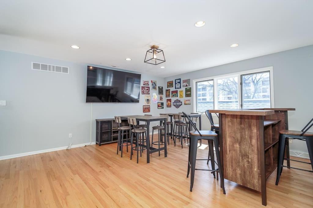 הוילה Eclectic Stylish And Cozy Milwaukee Unit מראה חיצוני תמונה