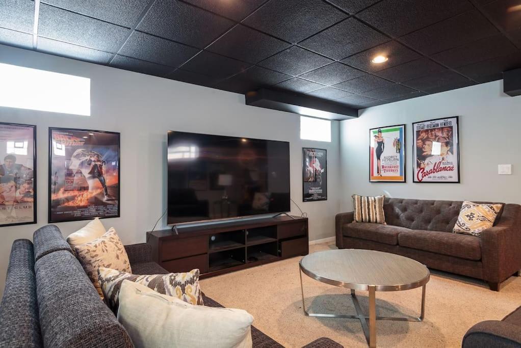 הוילה Eclectic Stylish And Cozy Milwaukee Unit מראה חיצוני תמונה