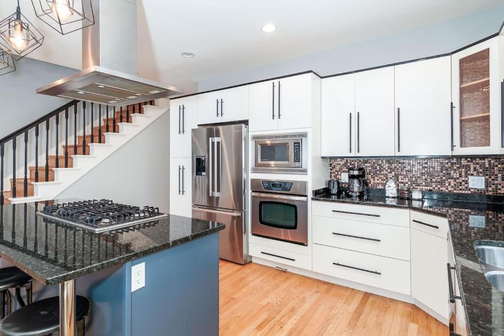 הוילה Eclectic Stylish And Cozy Milwaukee Unit מראה חיצוני תמונה